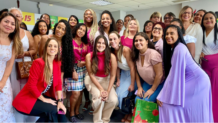 Ao lado da presidente da FUG-BA, Beliza Moraes, mulheres do MDB baiano participam de evento alusivo ao Dia da Mulher. (Foto: Divulgação/FUG-BA)