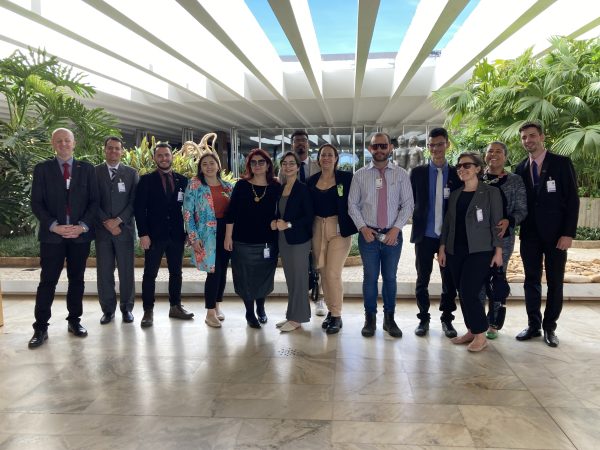 Alunos premiados da Escola de Líderes visitam Brasília