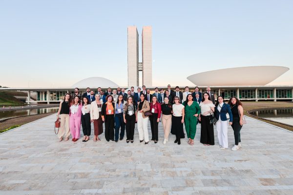 Escola de Líderes reúne 30 finalistas em Brasília com debates, visitas institucionais e construção de propostas para o Brasil