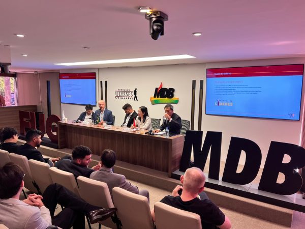 FUG apresenta ações de formação e inovação em encontro internacional com representantes da China