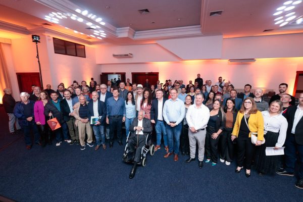Iniciativa da FUG e do MDB reúne lideranças e debate soluções para o desenvolvimento do RS e do país