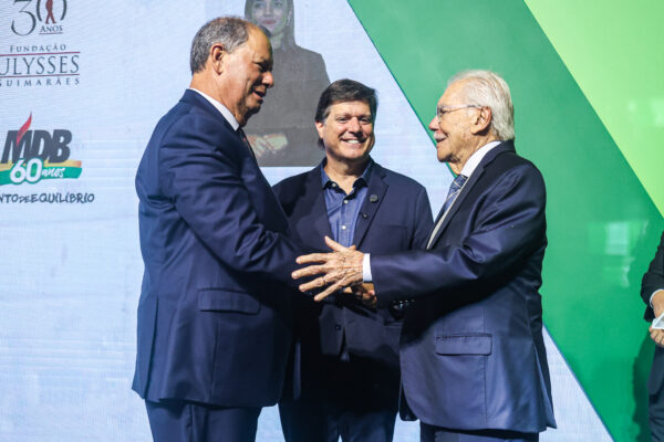 No Encontro Nacional da FUG, Sarney chama o MDB a celebrar suas vitórias e renovar compromissos com o país